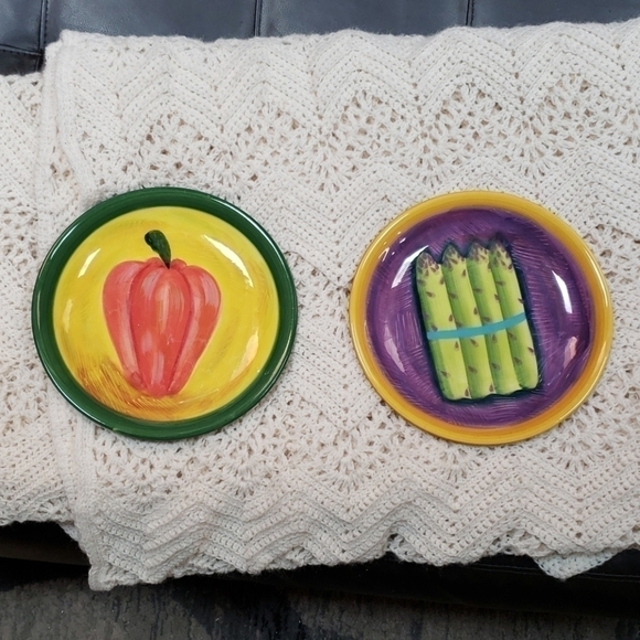 222 FIFTH 𝅺Farmers Market 2 plates 9" - Picture 1 of 6